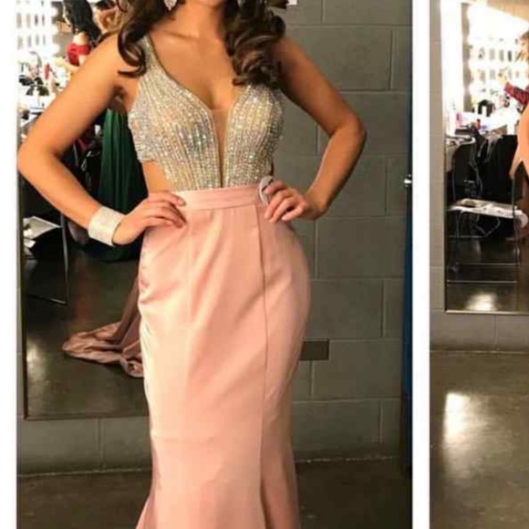 Dresses & Skirts - Gown